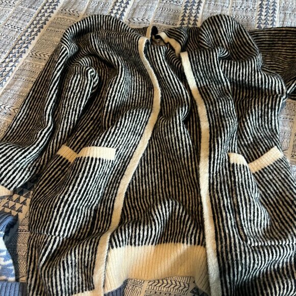 Sweaters on Sale - Picture 1 of 5